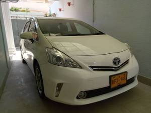 Toyota Prius Alpha S 2013 for Sale